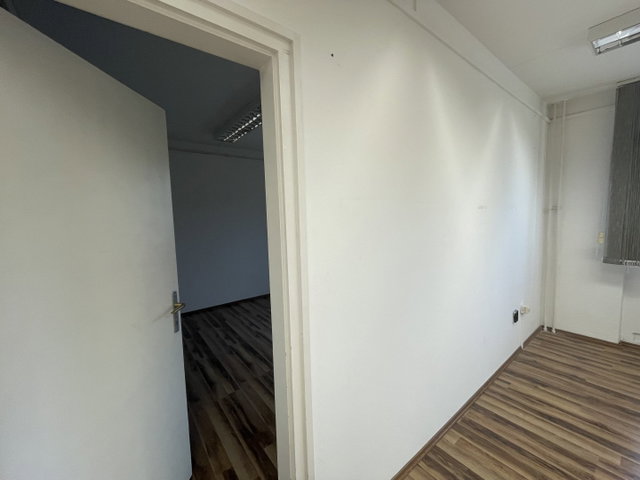 Kiadó iroda, Miskolcon, Jókai Mór utcában 200 E Ft / hó