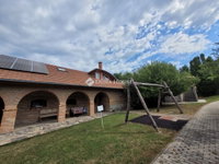 Eladó családi ház, Abaligeten 93 M Ft, 9 szobás