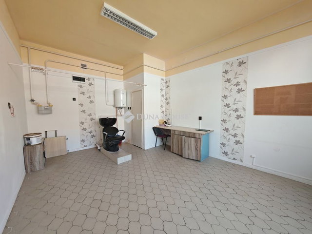 Eladó üzlethelyiség, Szolnokon, Arany János utcában 19.9 M Ft