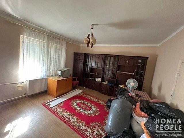 Eladó családi ház, Sándorfalván 56 M Ft, 2 szobás