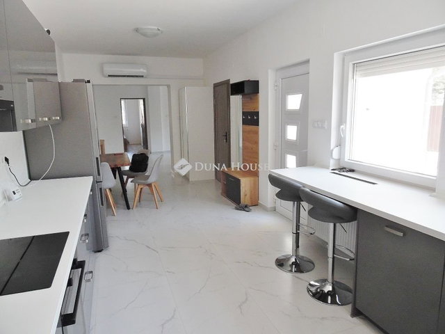 Kiadó ikerház, albérlet, Debrecenben 425 E Ft / hó, 4 szobás