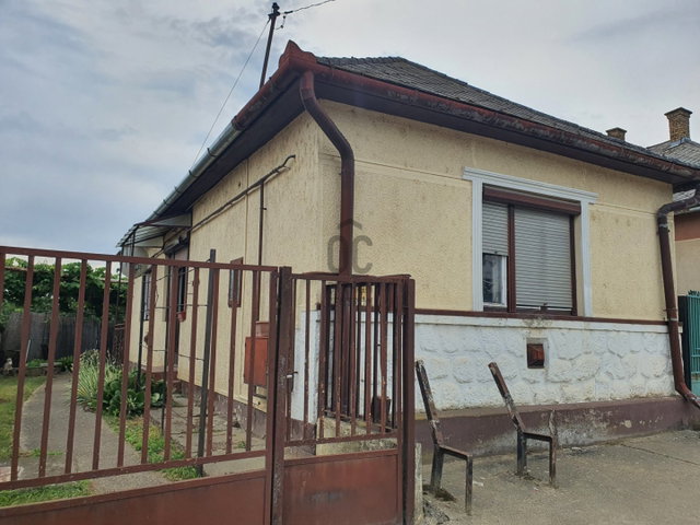 Eladó családi ház, Mándokon 13.9 M Ft, 2 szobás