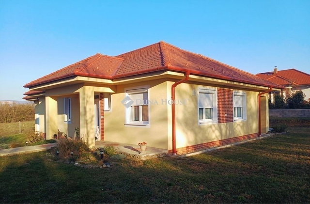 Eladó családi ház, Dunabogdányban 129.9 M Ft, 3 szobás
