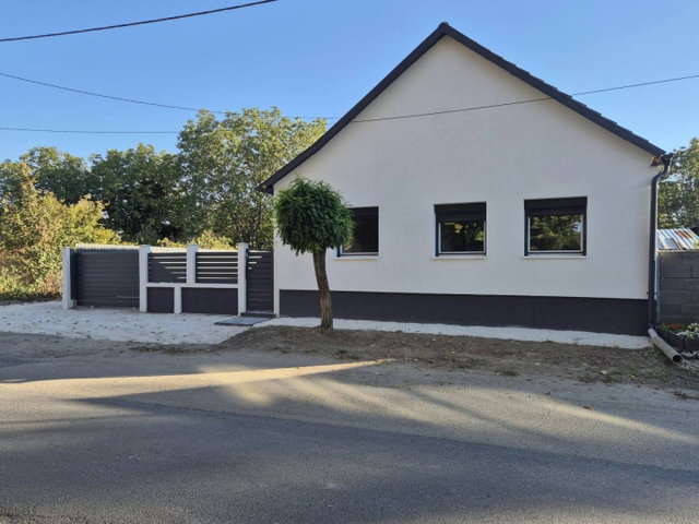 Eladó családi ház, Kiskunlacházán 39.9 M Ft, 1+2 szobás