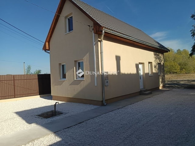Eladó családi ház, Tápiószentmártonon 32 M Ft, 3 szobás