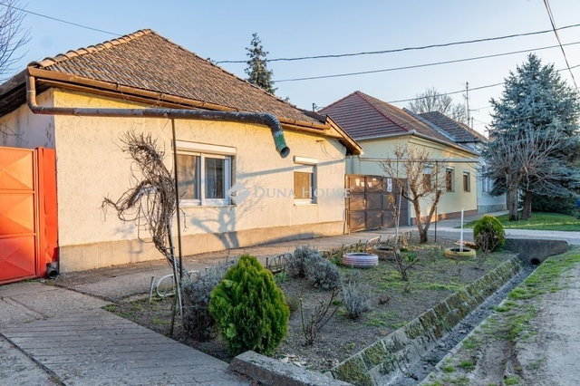 Eladó családi ház, Szegeden 64 M Ft, 4 szobás
