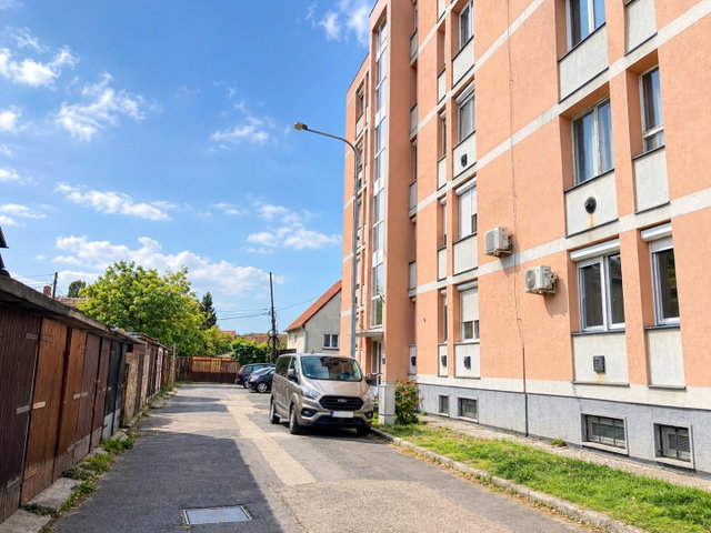 Eladó panellakás, Győrött 47.99 M Ft, 2 szobás