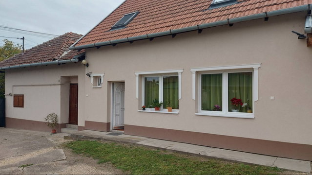 Eladó családi ház, Szarvason 64.9 M Ft, 5 szobás