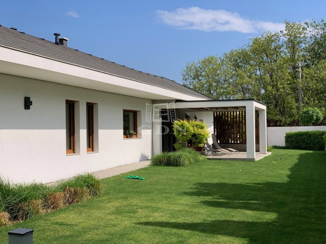 Eladó családi ház, Szigetszentmiklóson 249.9 M Ft, 4 szobás