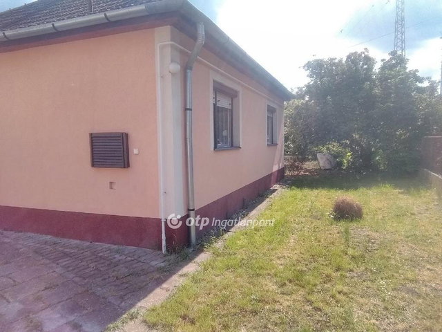 Eladó családi ház, Berettyóújfaluban 42 M Ft, 2 szobás