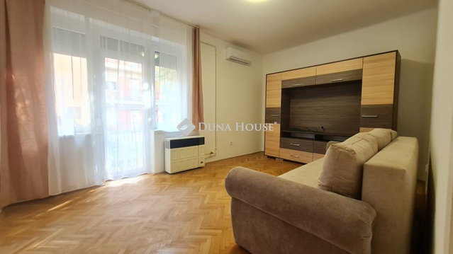 Kiadó téglalakás, albérlet, Pécsett 160 E Ft / hó, 1 szobás