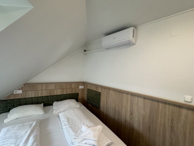 Eladó hotel, Pécsett, Kálvária utcában 350 M Ft, 14 szobás