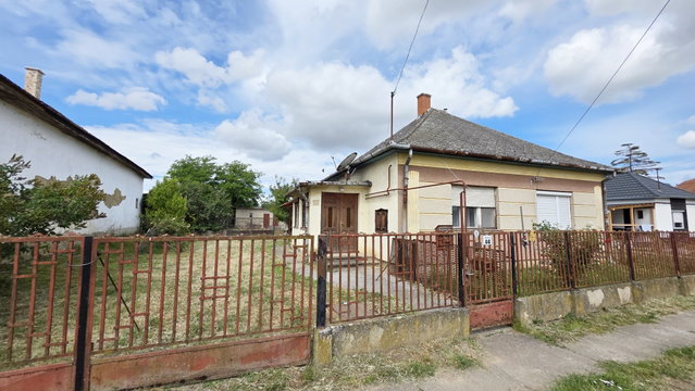 Eladó családi ház, Sápon 14.9 M Ft, 2 szobás