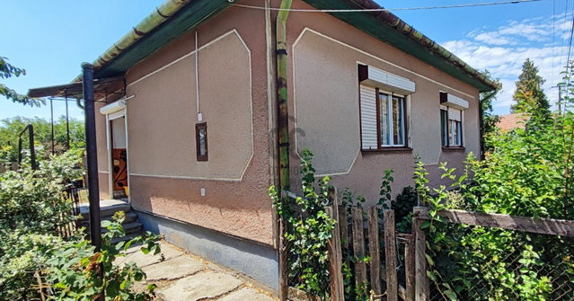 Eladó családi ház, Tiszacsegén 17 M Ft, 2 szobás