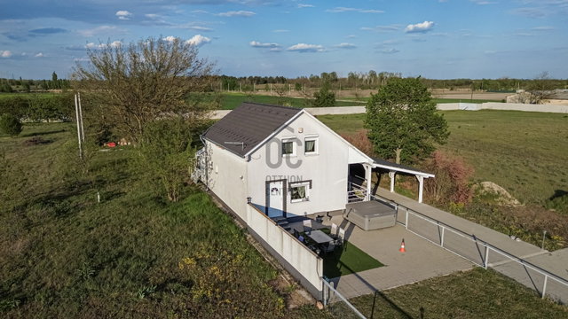 Eladó családi ház, Délegyházán 171.9 M Ft, 2 szobás
