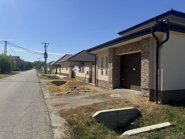 Eladó telek, Cegléden 15 M Ft / költözzbe.hu
