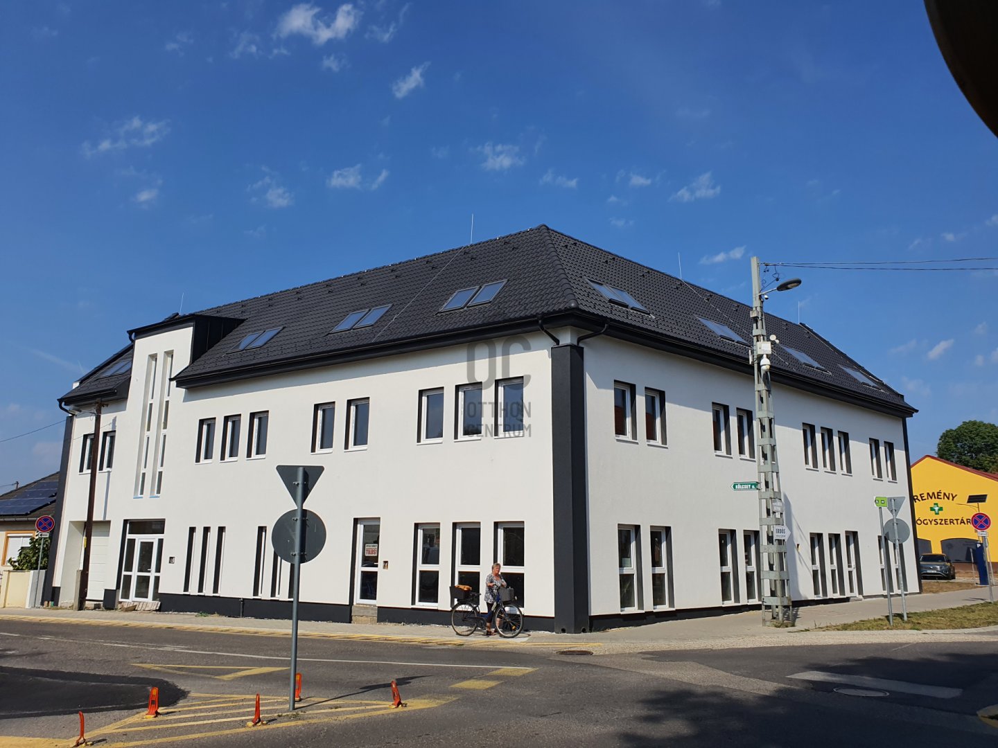 180m² · 600.000 ft