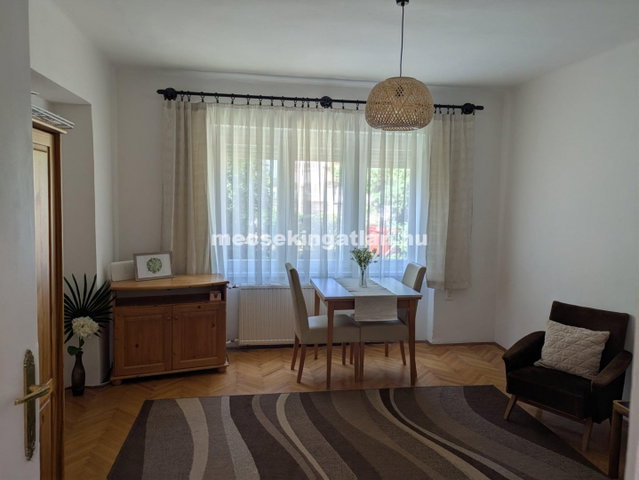 Kiadó téglalakás, albérlet, Pécsett 190 E Ft / hó, 2+1 szobás