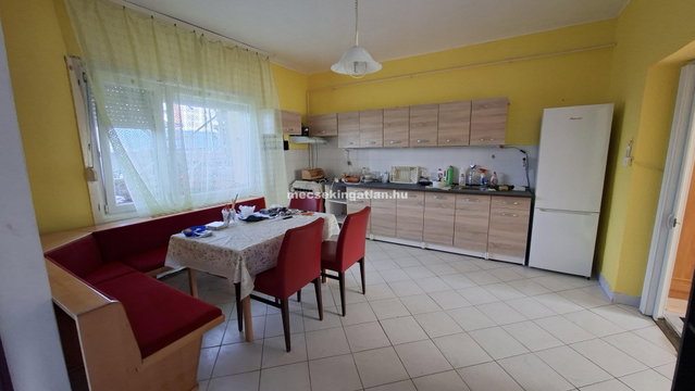 Kiadó téglalakás, albérlet, Pécsett 160 E Ft / hó, 3 szobás