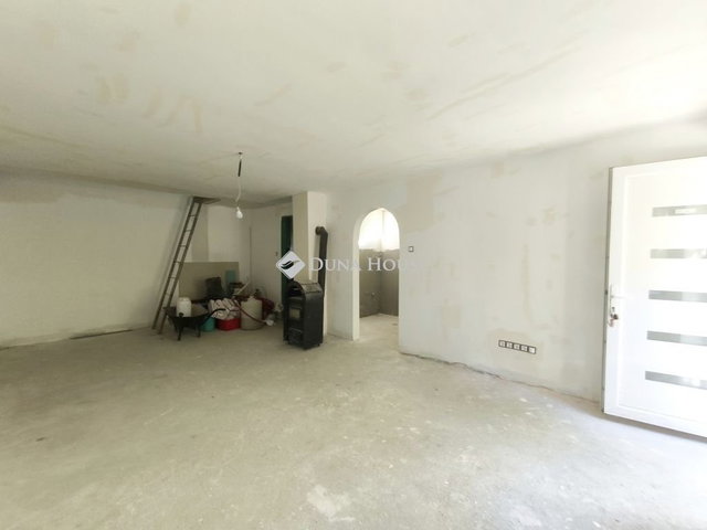 Eladó nyaraló, Tasson 29.5 M Ft, 3 szobás / költözzbe.hu