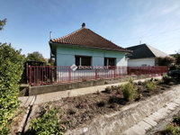 Eladó családi ház, Dunaújvárosban 35.5 M Ft, 2 szobás