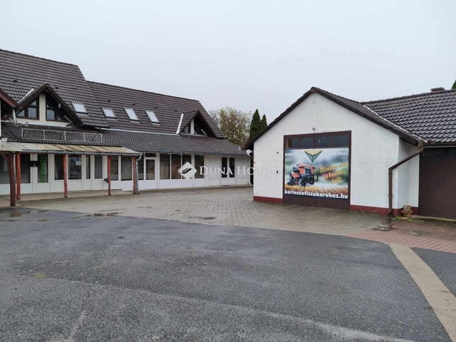 Eladó üzlethelyiség, Szentlőrincen 79 M Ft, 4 szobás