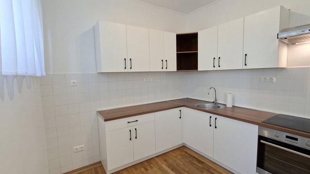 Kiadó téglalakás, albérlet, Pécsett, Esztergár Lajos utcában