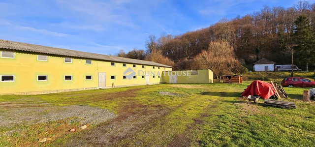 Eladó családi ház, Komlón, Hízlalda utcában 85 M Ft, 7 szobás