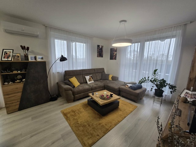 Eladó téglalakás, Mosonmagyaróváron 82.9 M Ft, 3 szobás