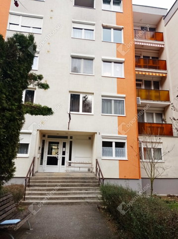 Eladó téglalakás, Zalaegerszegen 48 M Ft, 3 szobás