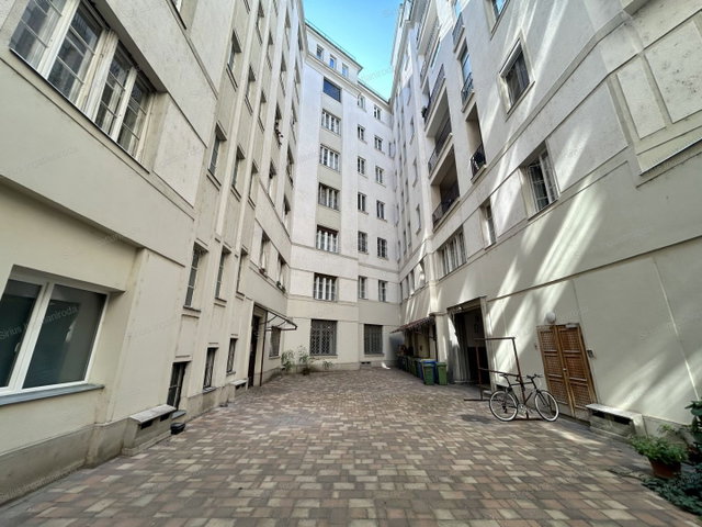Eladó téglalakás, Budapesten, VI. kerületben 164.9 M Ft