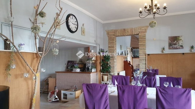 Eladó üzlethelyiség, Csongrádon 135 M Ft / költözzbe.hu