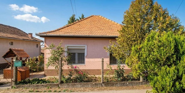 Eladó családi ház, Ecséden 36.89 M Ft, 2 szobás