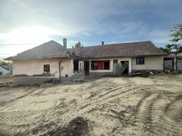 Eladó családi ház, Szedresen 9.9 M Ft, 3 szobás