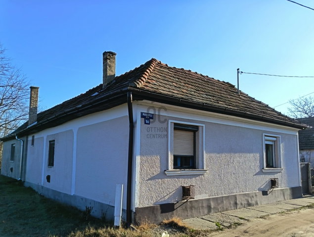 Eladó családi ház, Cegléden 27.9 M Ft, 3 szobás