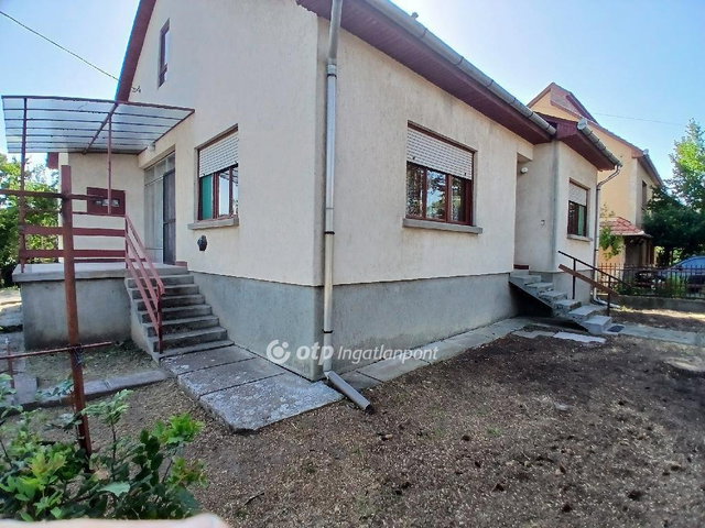 Eladó családi ház, Karácsondon 38 M Ft, 4 szobás