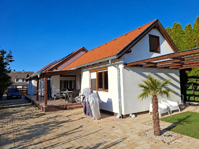 Eladó családi ház, Rácalmáson 160 M Ft, 4 szobás