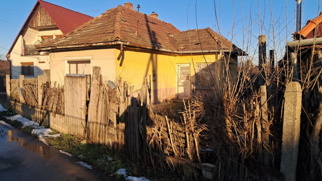 Eladó családi ház, Szikszón 6.9 M Ft, 2 szobás