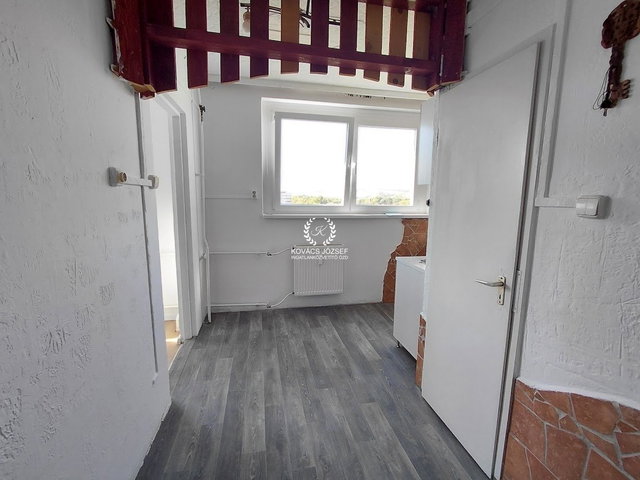 Eladó panellakás, Ózdon, Vasvár úton 8.4 M Ft, 1 szobás