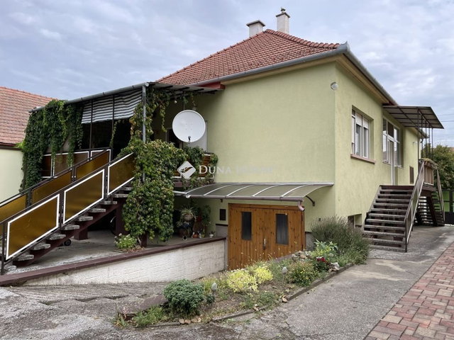 Eladó családi ház, Garán 39.9 M Ft, 6 szobás