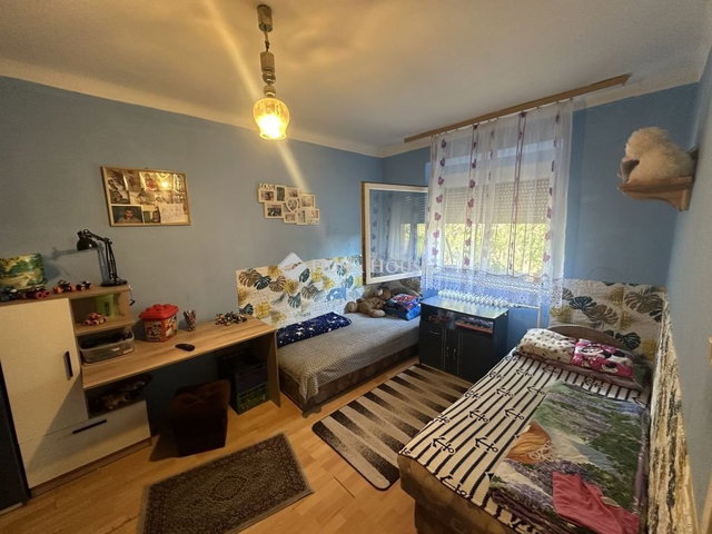 Eladó téglalakás, Pécsett 29 M Ft, 3 szobás