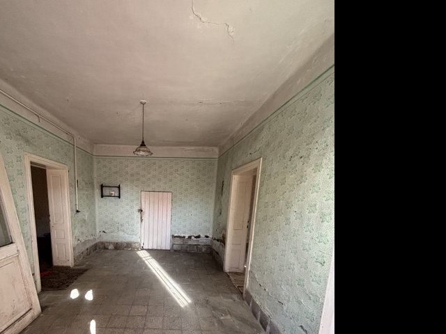 Eladó családi ház, Tiszalökön 5.99 M Ft, 2 szobás