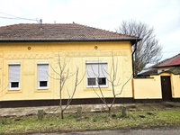 Eladó téglalakás