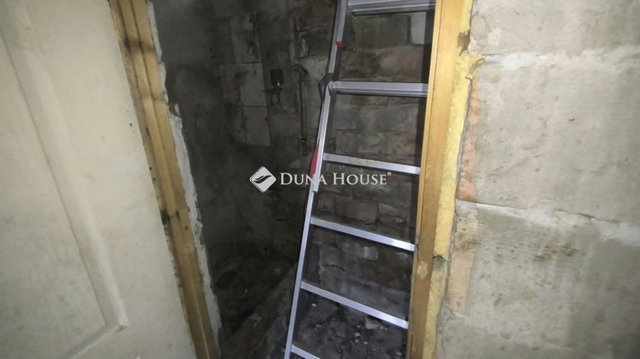 Eladó családi ház, Ajkán 14.9 M Ft, 2 szobás