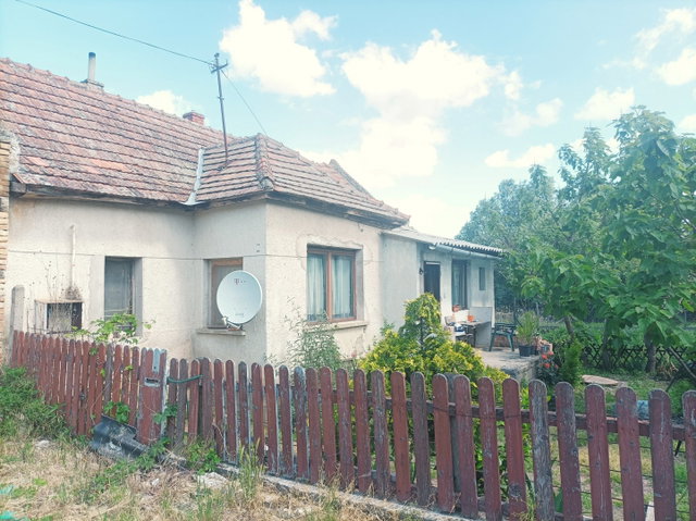 Eladó családi ház, Lesenceistvándon 17.9 M Ft, 2 szobás