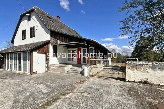 Eladó családi ház, Sárváron 60 M Ft, 6 szobás