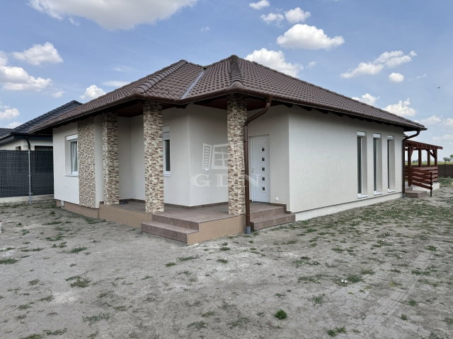 Eladó családi ház, Ecseren 109.99 M Ft, 5 szobás