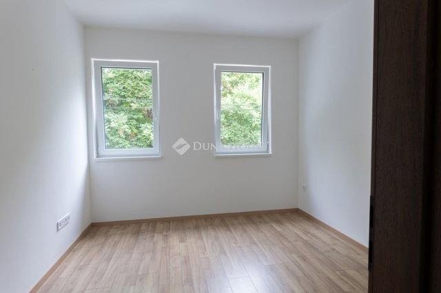 Eladó téglalakás, Budapesten, XV. kerületben 161.86 M Ft
