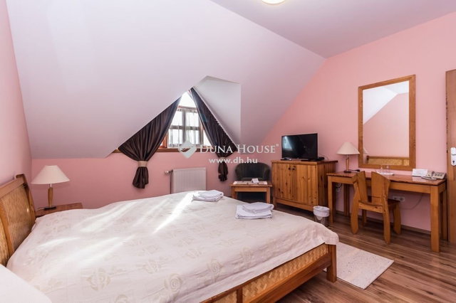 Eladó hotel, Szombathelyen 265 M Ft, 16 szobás