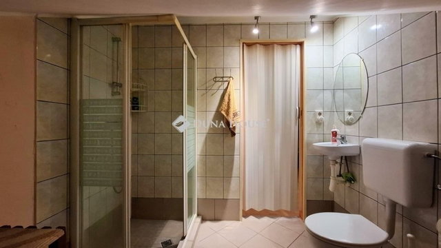 Eladó családi ház, Vácegresen 94.9 M Ft, 5 szobás